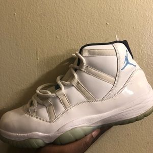 Jordan 11 legend blue